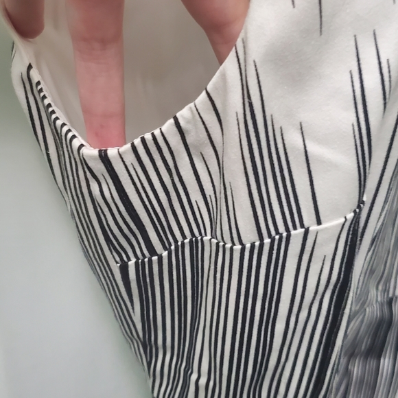 Adrianna Papell Black & White Print Sleeveless Dress w/ Tie Belt Size 10 - Picture 6 of 14